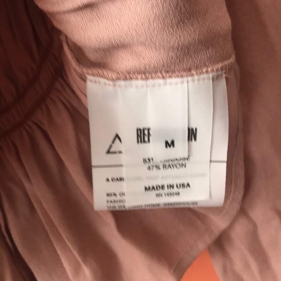 Reformation 3/4 sleeve top - Picture 2 of 3